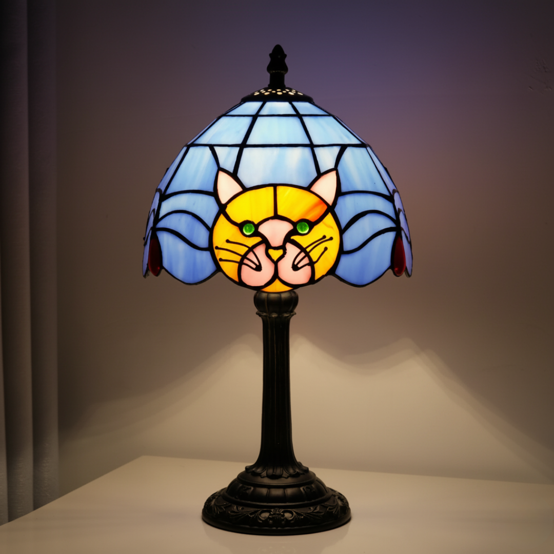 Elegant Baroque Table Lamp Featuring Charming Feline Design